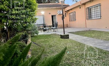 Casa en Berazategui en Venta mas Casa al Fondo. Toma Depto en Parte de Pago. Sobre Avenida Mitre.