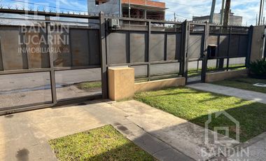 Casa en Berazategui en Venta mas Casa al Fondo. Toma Depto en Parte de Pago. Sobre Avenida Mitre.