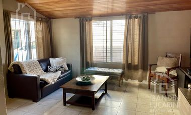 Casa en Berazategui en Venta mas Casa al Fondo. Toma Depto en Parte de Pago. Sobre Avenida Mitre.