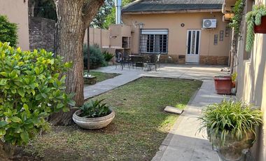Casa en Berazategui en Venta mas Casa al Fondo. Toma Depto en Parte de Pago. Sobre Avenida Mitre.