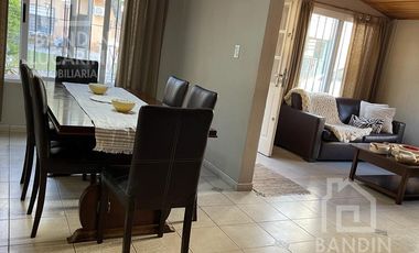 Casa en Berazategui en Venta mas Casa al Fondo. Toma Depto en Parte de Pago. Sobre Avenida Mitre.