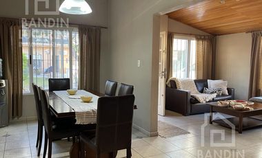 Casa en Berazategui en Venta mas Casa al Fondo. Toma Depto en Parte de Pago. Sobre Avenida Mitre.