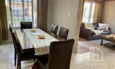 Casa en Berazategui en Venta mas Casa al Fondo. Toma Depto en Parte de Pago. Sobre Avenida Mitre.