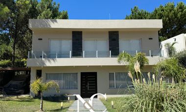Casa en venta en Costa Esmeralda fondo cancha golf