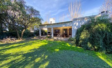 Casa de dos dormitorios en venta en  Sol Del Parana