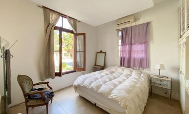 Casa de dos dormitorios en venta en  Sol Del Parana
