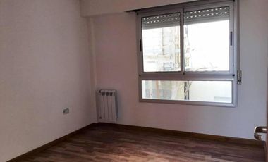 Departamento de 2 Dormitorios - Semipiso - 90 m2 - con COCHERA cubierta