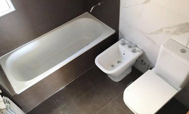 Departamento de 2 Dormitorios - Semipiso - 90 m2 - con COCHERA cubierta