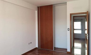 Departamento de 2 Dormitorios - Semipiso - 90 m2 - con COCHERA cubierta
