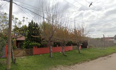 Casa en venta - 2 Dormitorios 1 Baño - Cochera - 965Mts2 - San Clemente del Tuyú