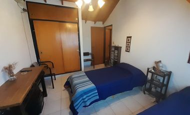 Hermosa Casa de Dos Plantas en Venta en un solo lote Country BAnco Provincia, Moreno.