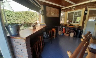Hermosa Casa de Dos Plantas en Venta en un solo lote Country BAnco Provincia, Moreno.