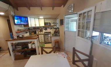 Hermosa Casa de Dos Plantas en Venta en un solo lote Country BAnco Provincia, Moreno.