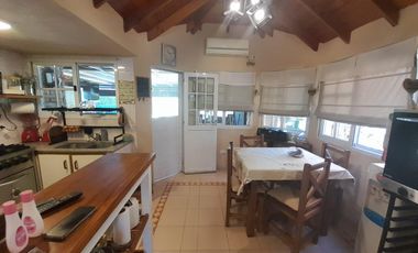 Hermosa Casa de Dos Plantas en Venta en un solo lote Country BAnco Provincia, Moreno.