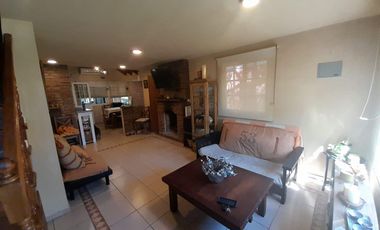 Hermosa Casa de Dos Plantas en Venta en un solo lote Country BAnco Provincia, Moreno.