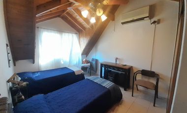 Hermosa Casa de Dos Plantas en Venta en un solo lote Country BAnco Provincia, Moreno.