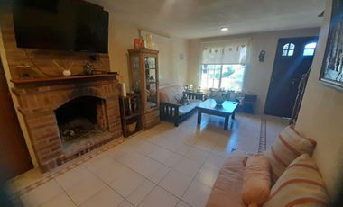 Hermosa Casa de Dos Plantas en Venta en un solo lote Country BAnco Provincia, Moreno.