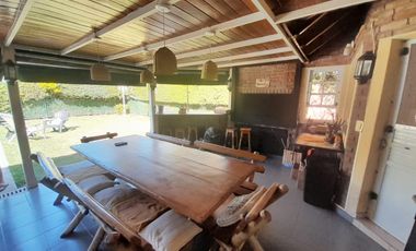 Hermosa Casa de Dos Plantas en Venta en un solo lote Country BAnco Provincia, Moreno.