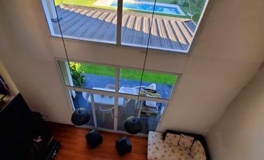 Moderna propiedad en Barrio Privado Santa Ana
