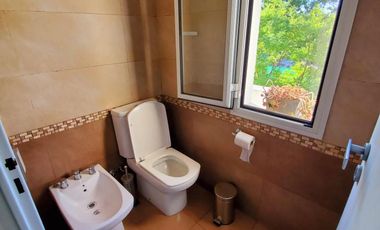 Moderna propiedad en Barrio Privado Santa Ana