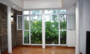 Moderna propiedad en Barrio Privado Santa Ana