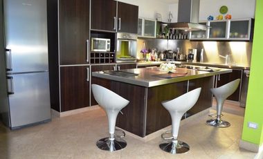 Moderna propiedad en Barrio Privado Santa Ana