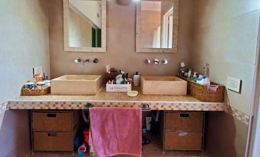 Moderna propiedad en Barrio Privado Santa Ana