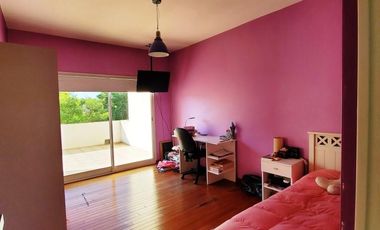 Moderna propiedad en Barrio Privado Santa Ana