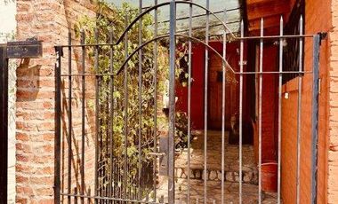 Casa en venta - 2 Dormitorios 1 Baño - Cochera - 401Mts2 - 12 De Octubre, Berazategui