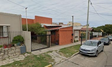 Casa en venta - 2 Dormitorios 1 Baño - Cochera - 401Mts2 - 12 De Octubre, Berazategui