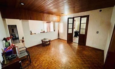 Casa en venta - 2 Dormitorios 1 Baño - Cochera - 401Mts2 - 12 De Octubre, Berazategui