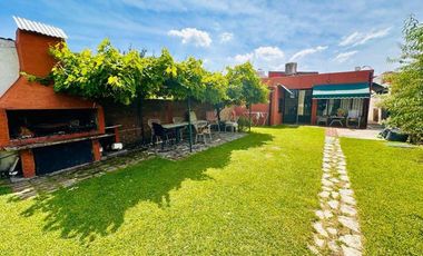 Casa en venta - 2 Dormitorios 1 Baño - Cochera - 401Mts2 - 12 De Octubre, Berazategui