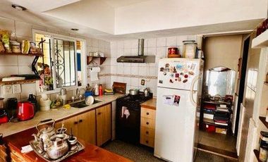 Casa en venta - 2 Dormitorios 1 Baño - Cochera - 401Mts2 - 12 De Octubre, Berazategui