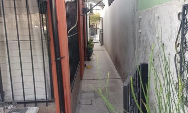 Casa en venta - 2 Dormitorios 1 Baño - Cochera - 401Mts2 - 12 De Octubre, Berazategui