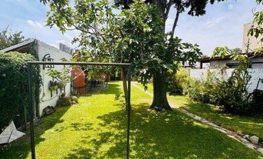 Casa en venta - 2 Dormitorios 1 Baño - Cochera - 401Mts2 - 12 De Octubre, Berazategui