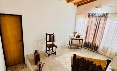 Casa en venta - 2 Dormitorios 1 Baño - Cochera - 401Mts2 - 12 De Octubre, Berazategui
