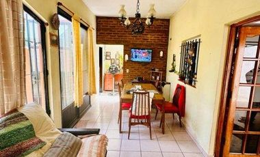 Casa en venta - 2 Dormitorios 1 Baño - Cochera - 401Mts2 - 12 De Octubre, Berazategui