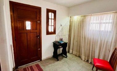 Casa en venta - 2 Dormitorios 1 Baño - Cochera - 401Mts2 - 12 De Octubre, Berazategui