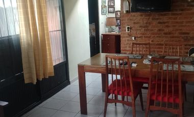 Casa en venta - 2 Dormitorios 1 Baño - Cochera - 401Mts2 - 12 De Octubre, Berazategui