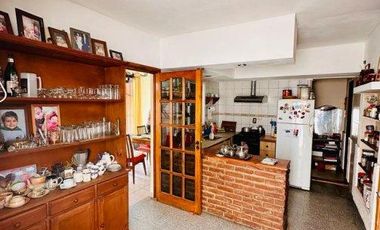 Casa en venta - 2 Dormitorios 1 Baño - Cochera - 401Mts2 - 12 De Octubre, Berazategui