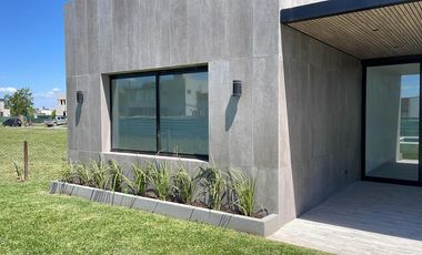 Casa en venta - 3 Dormitorios 4 Baños - Cochera - 220Mts2 - El Naudir