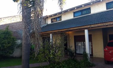Casa en venta - 4 Dormitorios 2 Baños - Cochera - 400Mts2 - Moreno