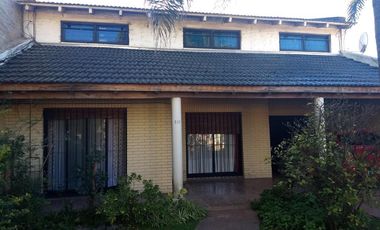 Casa en venta - 4 Dormitorios 2 Baños - Cochera - 400Mts2 - Moreno