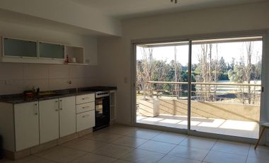 Excelente departamento en Condominio Las horquetas con seguridad en entorno verde.