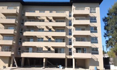 Excelente departamento en Condominio Las horquetas con seguridad en entorno verde.