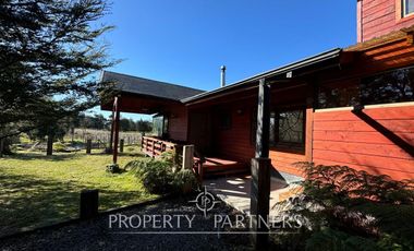 Casa con vista al lago y volcanes en Puyehue