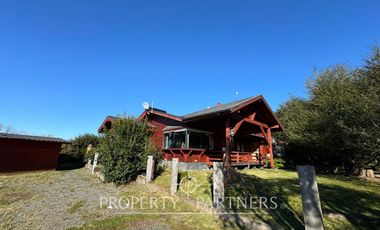 Casa con vista al lago y volcanes en Puyehue