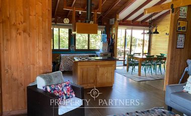 Casa con vista al lago y volcanes en Puyehue