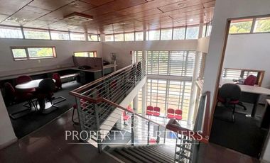 Se arrienda gran local comercial a pasos de Av. Alemania