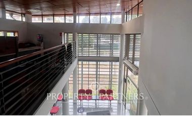 Se arrienda gran local comercial a pasos de Av. Alemania